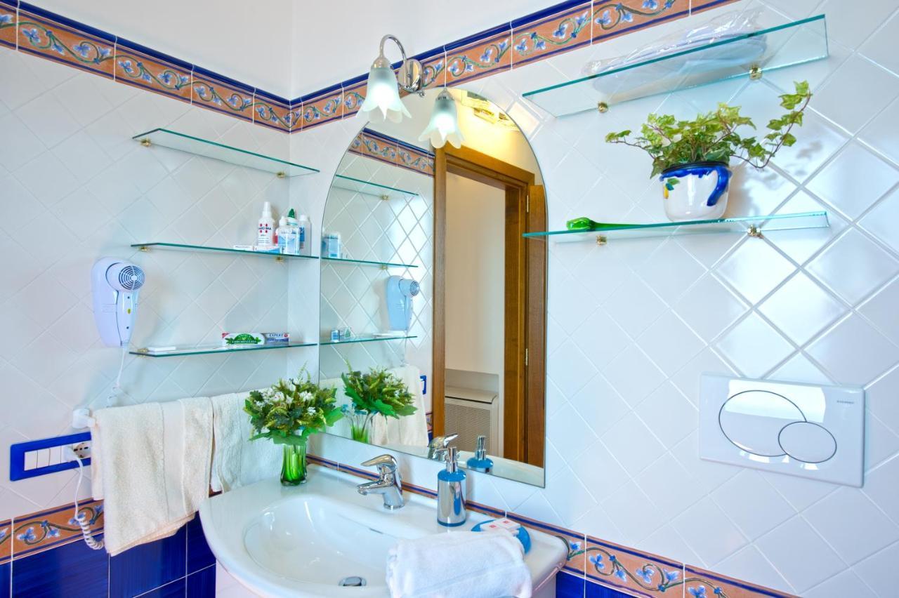Villa Rosinella Amalfi Bagian luar foto